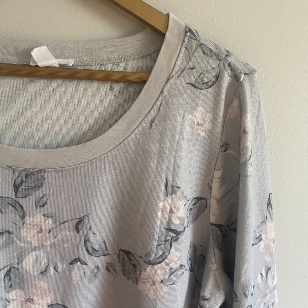 Tribal Floral Top - Picture 4 of 9